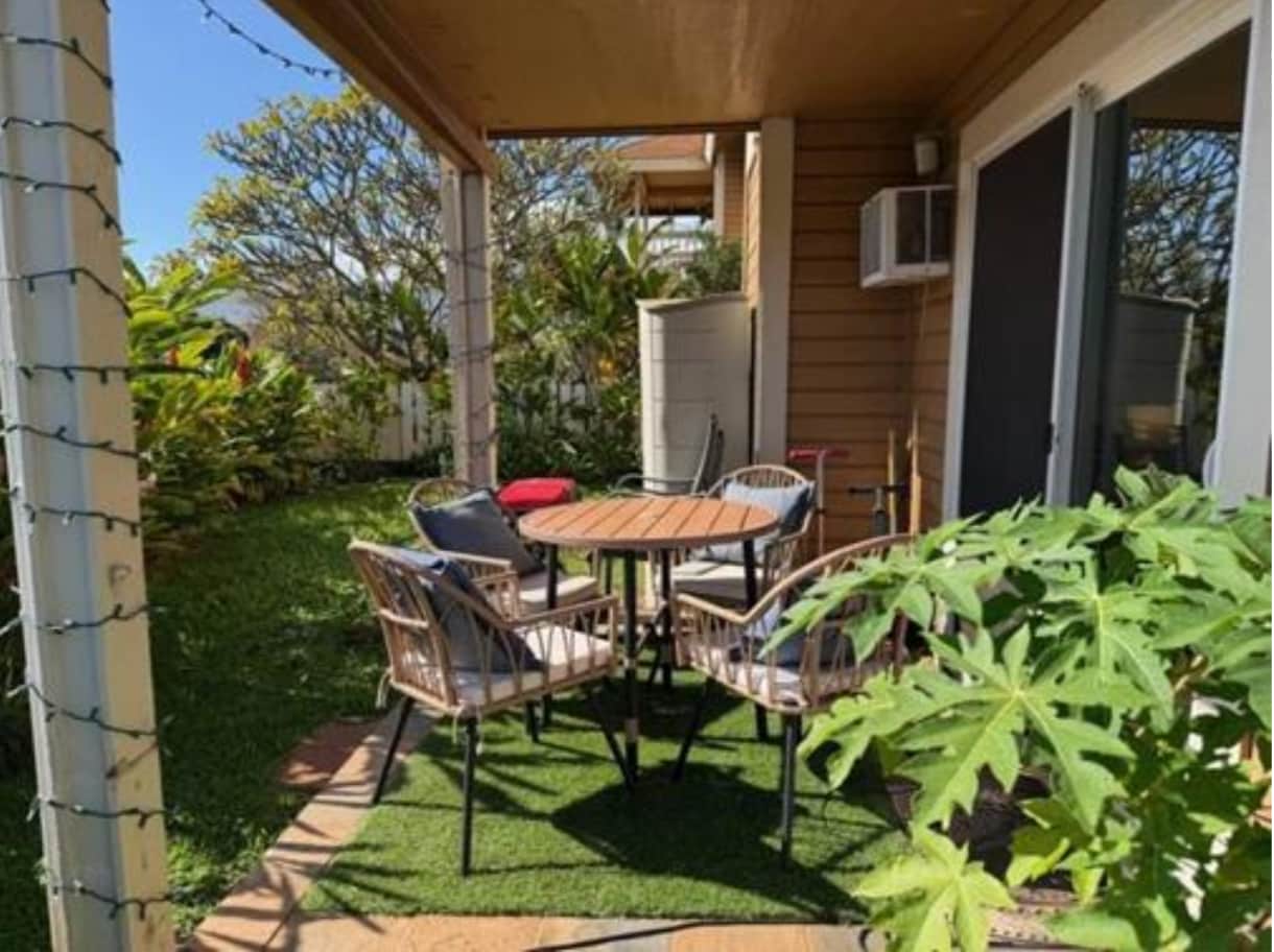 Backyard and lanai - 140 Uwapo Rd