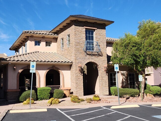 Building Photo - Three Level Mountains Edge Townhome
