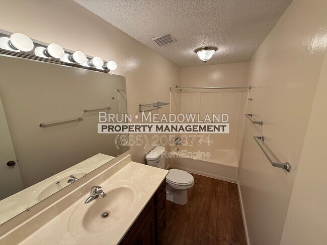 Building Photo - 1811 Meadowland Ln