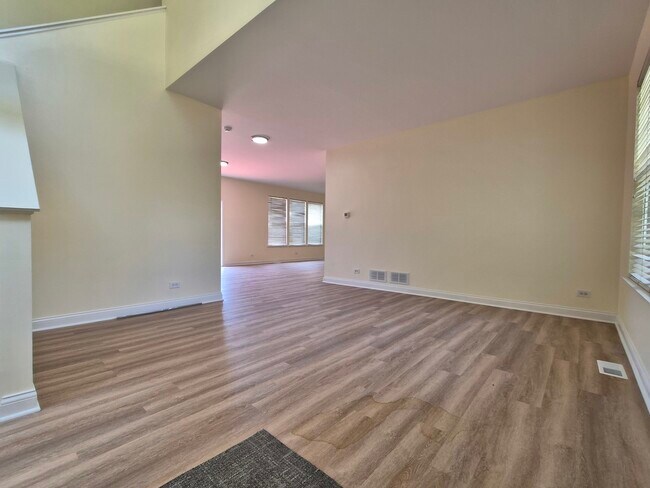 Building Photo - 2355 Shiloh Dr