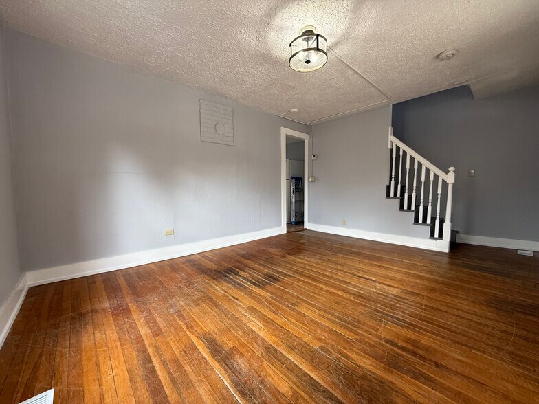 Building Photo - 84 Monadnock St
