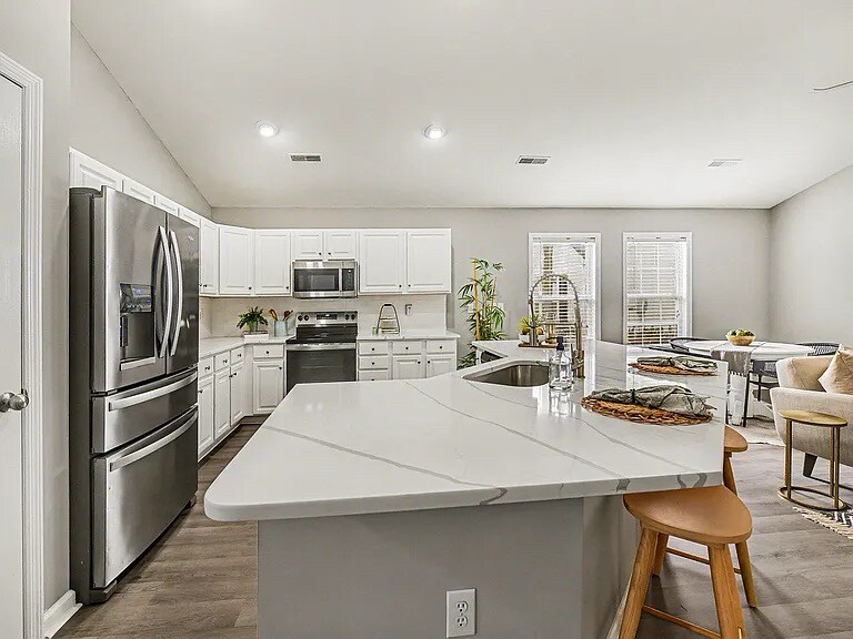 Building Photo - 3416 Wellesley Ct