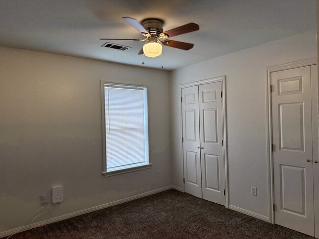 Building Photo - 1621 Rock Hollow Loop