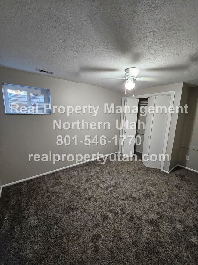 Building Photo - Lovely 5 Bedroom Home in Layton Available Now!