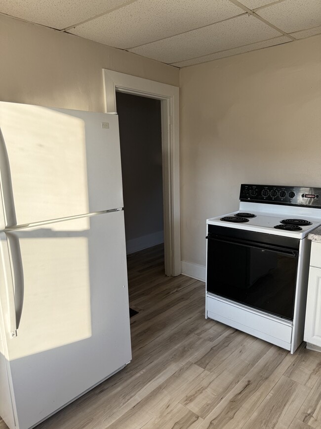 Building Photo - 541 Grafton Ave