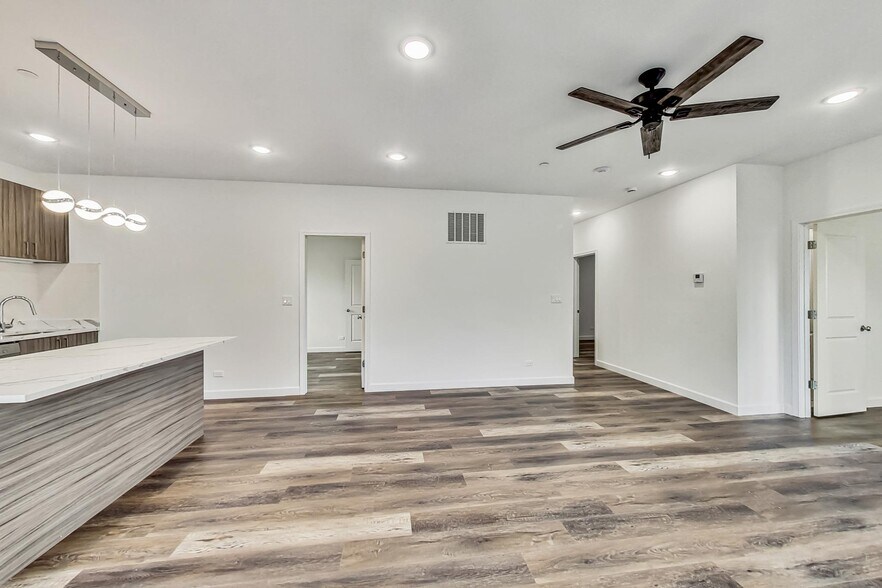 Building Photo - 6135 S Kimbark Ave