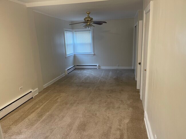 Building Photo - 1428 Fowler Ave