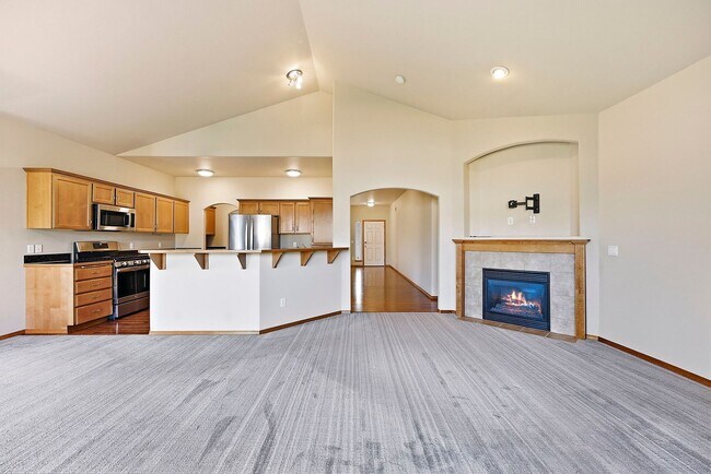 Building Photo - Vaulted Ceilings, A/C & Fully Fenced Yard – Beautiful 3-Bedroom Olympia Home!