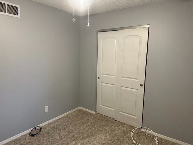 Building Photo - 216 Glasgow Dr