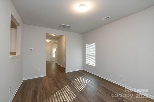 Building Photo - 146 S Bell Ave