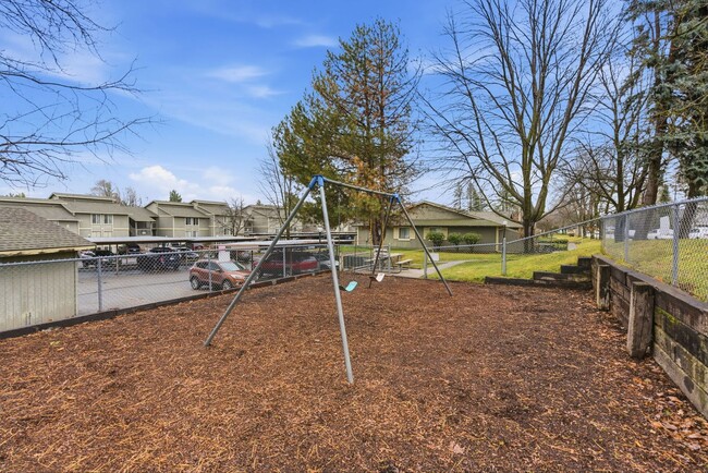 Building Photo - 6121 E 6th Ave