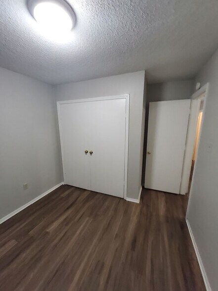 Building Photo - 5046 Gray Dr