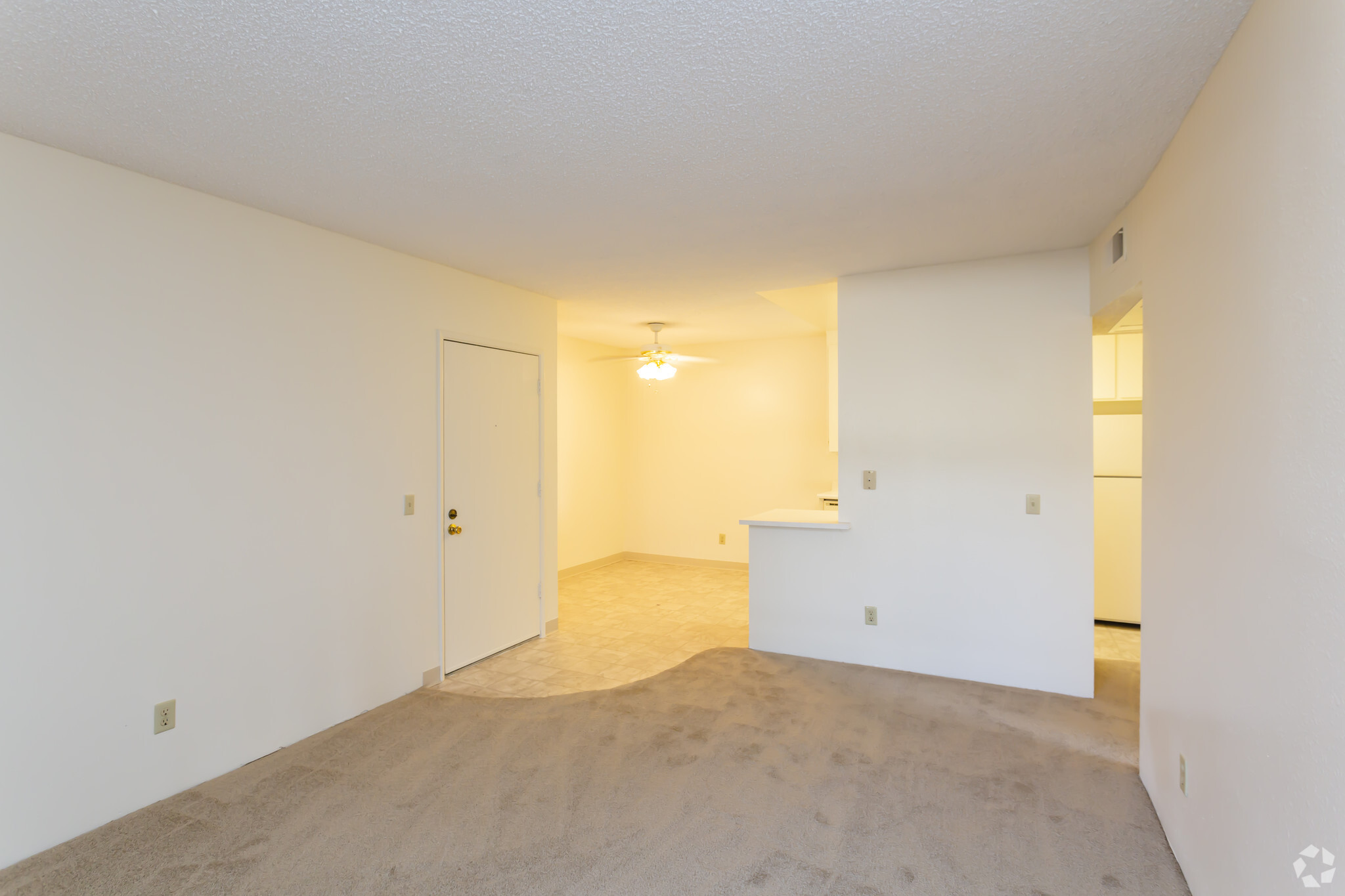 1 BR, 1 BA - 650 SF - RB Racquet Club Apartments