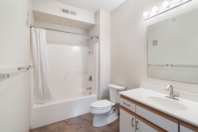 Building Photo - $1,150 | 2 Bedroom, 1 Bathroom Condo | Pet...