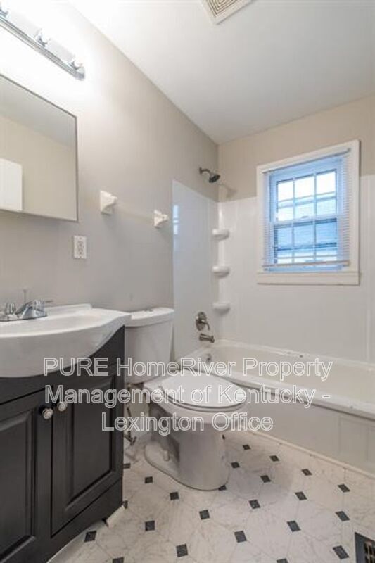 Building Photo - 200 Floral Park