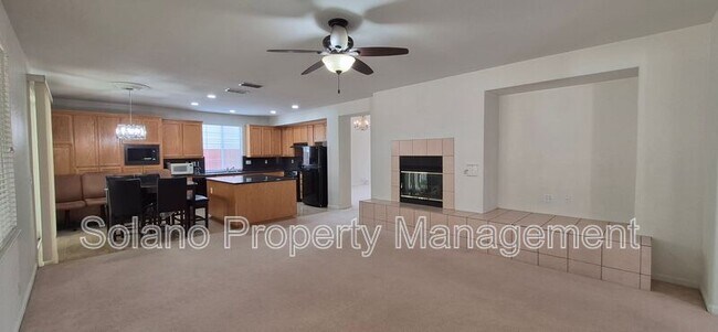 Building Photo - 2080 Mariposa Dr