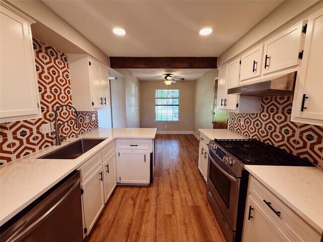 Building Photo - 1711 Ryon Ln