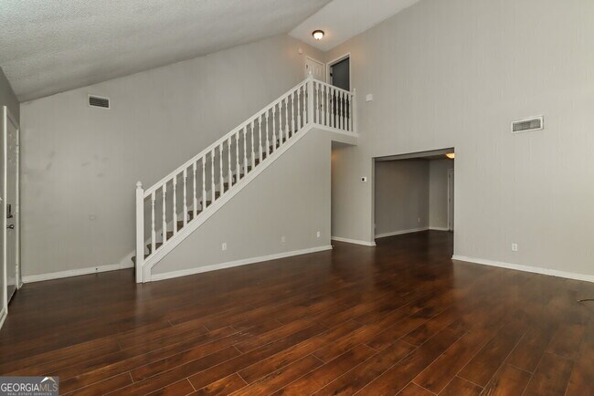 Building Photo - 2521 Country Lake Cir