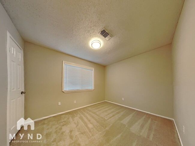 Building Photo - 4920 Meadowood Cir