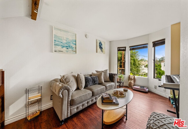 Building Photo - 906 Kings Rd