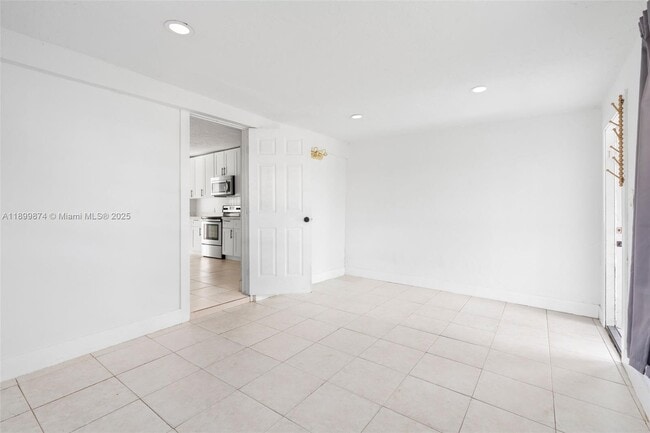 Building Photo - 308 NW 2nd Ave