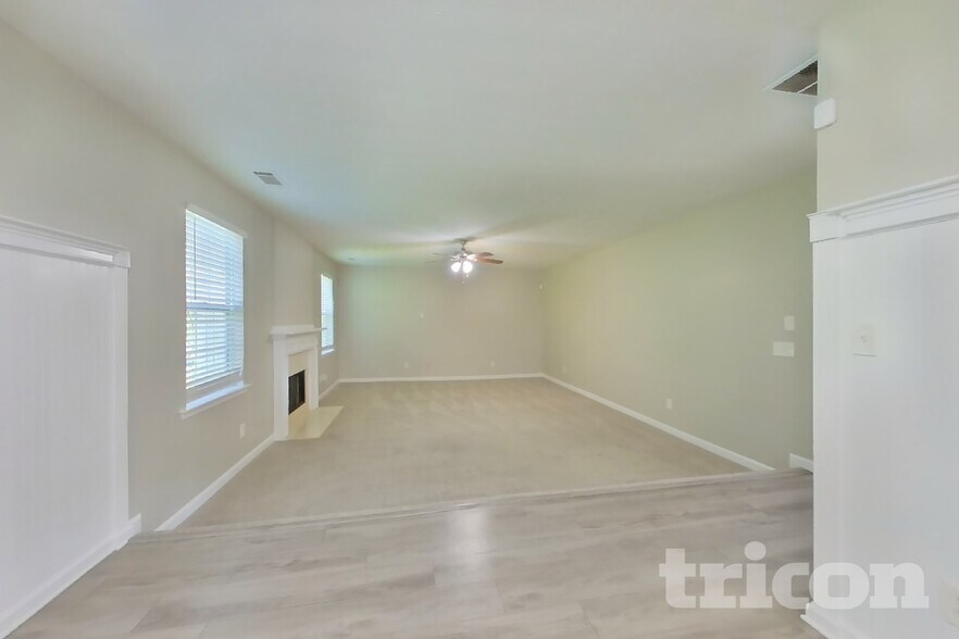 Building Photo - 113 Summit View Dr