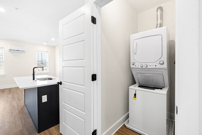 Building Photo - 6830 Ridge Ave