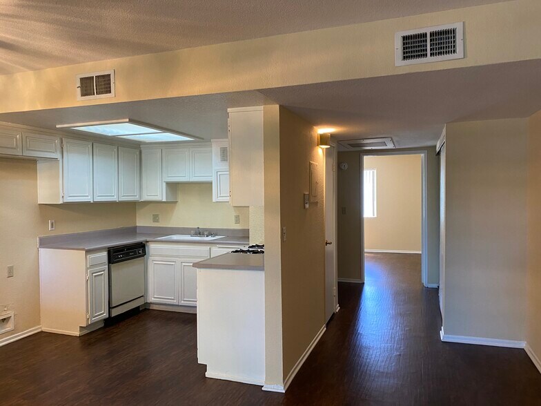 Building Photo - 7134 Amigo Ave