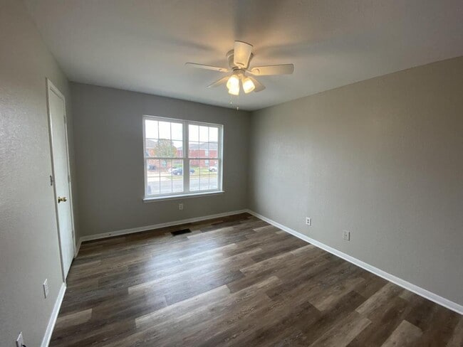 Building Photo - 2807 Cantabrian Dr