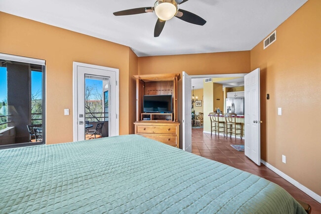 Building Photo - 6655 N Canyon Crest Dr