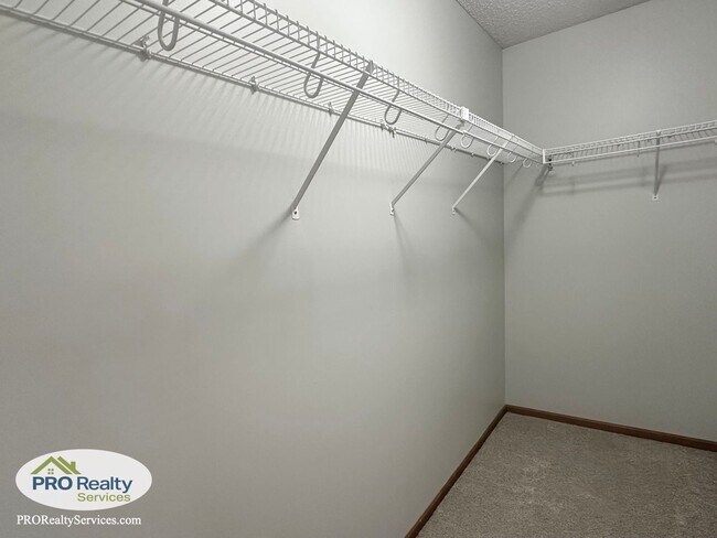 Building Photo - Recently Remodeled 3 Bedroom Townhome