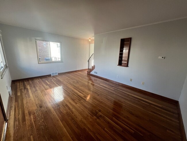 Building Photo - 2 Bedroom Townhome in Grandview!!