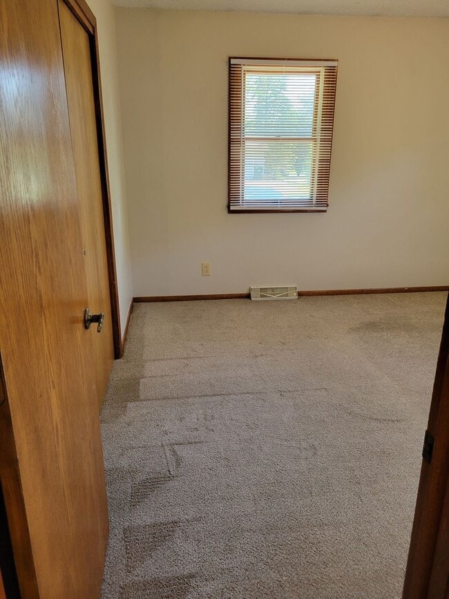 Building Photo - 2 Bedroom Duplex
