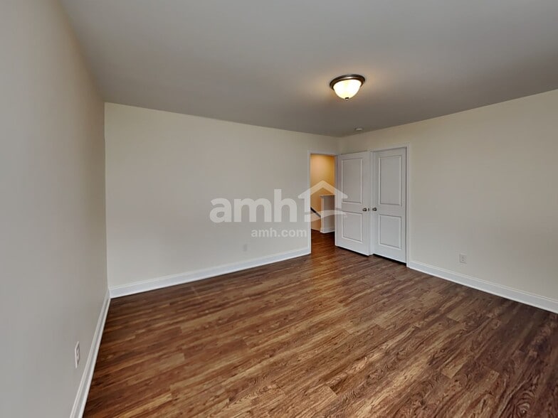 Building Photo - 440 Charity Ln