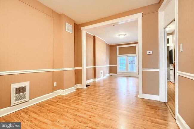 Building Photo - 2715 E Monument St