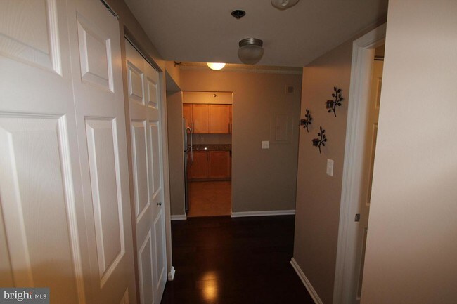 Building Photo - 10101 Grosvenor Pl