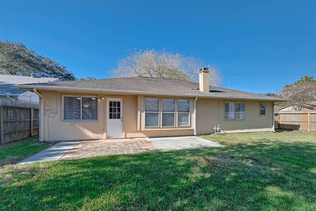 Building Photo - 1003 Shadow Mountain Dr