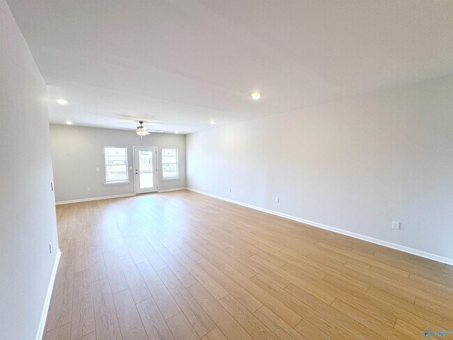 Building Photo - 161 Little Britain St