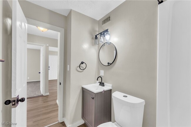 Building Photo - 2016 N Green Rd