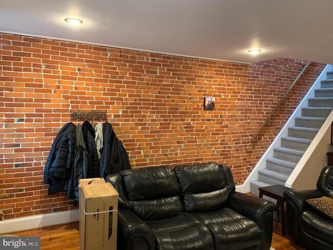 Building Photo - 1403 N Adams St