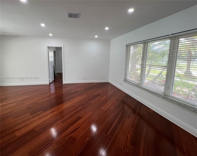 Building Photo - 1250 SW 15th Ave