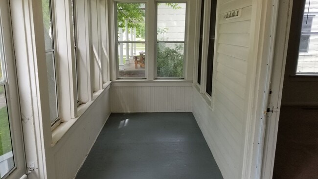 Building Photo - 826 W Elsie St