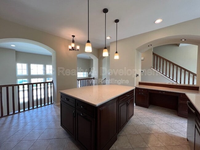 Building Photo - 498 Grosvenor Ln