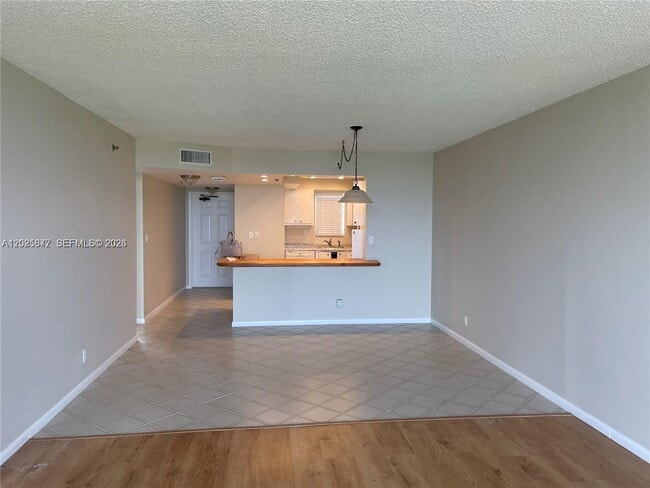 Building Photo - 3100 W Rolling Hills Cir