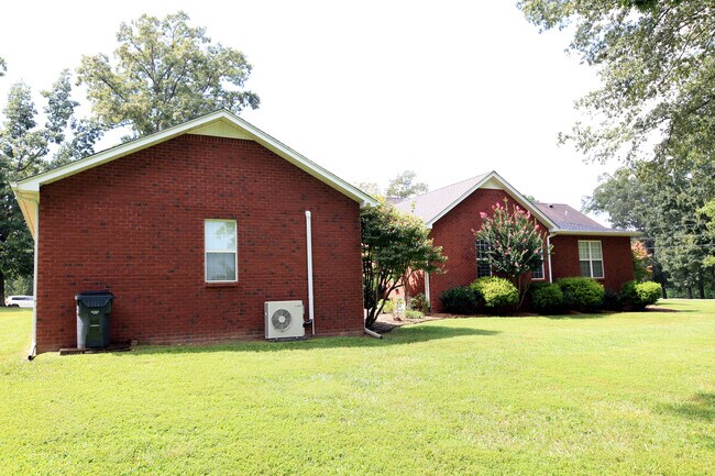 Building Photo - 19 Antietam Dr