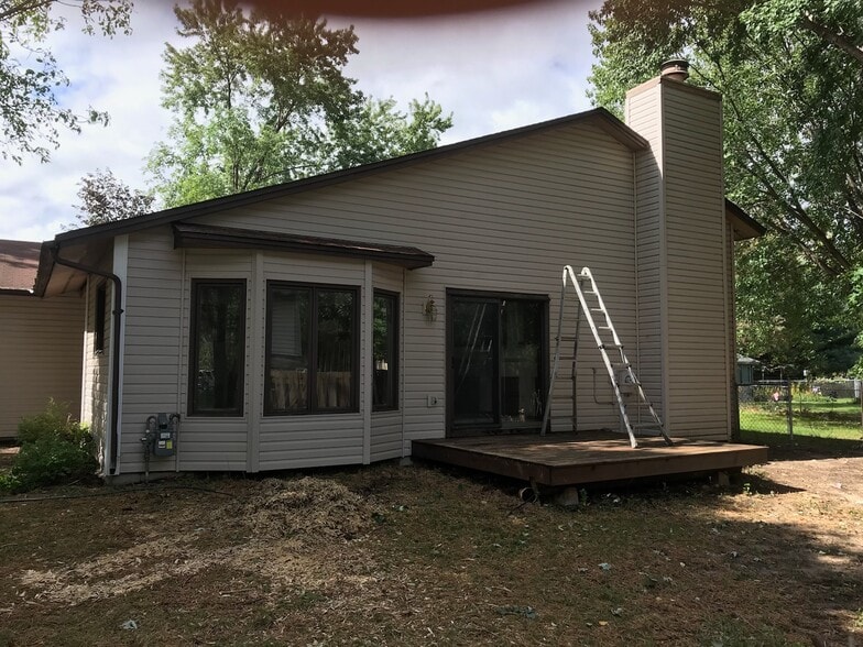 Building Photo - 810 73rd Way