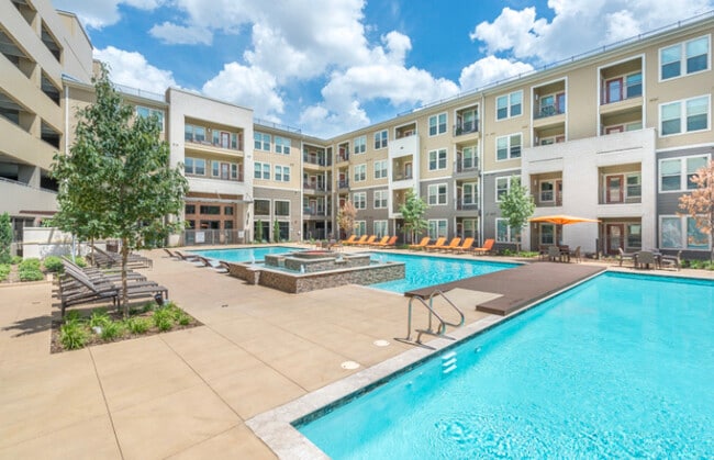 Building Photo - 401 Foch St