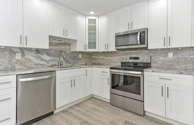 Building Photo - 864 Normandy R