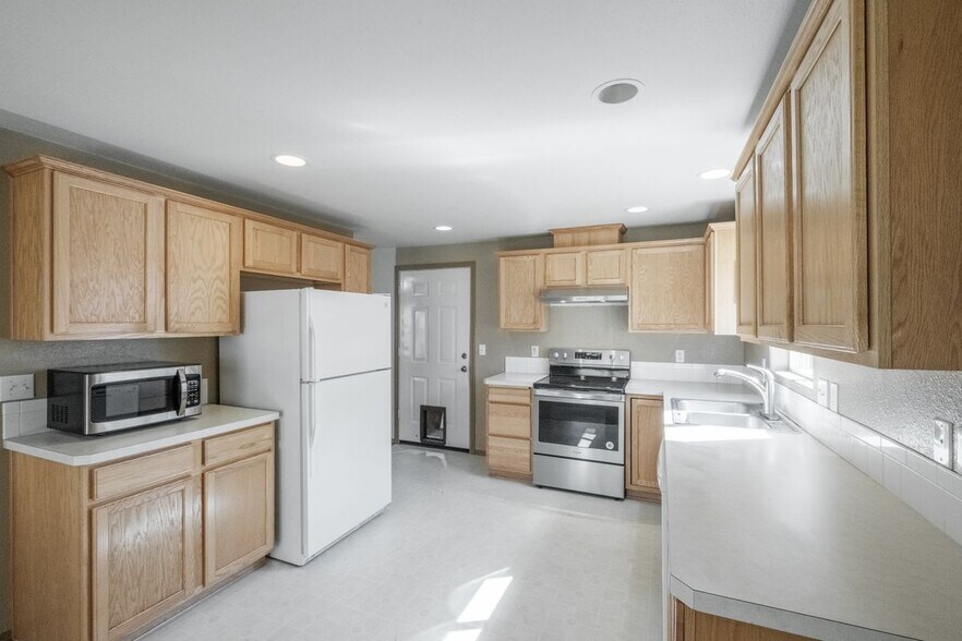 Building Photo - 5448 Siletz Ln