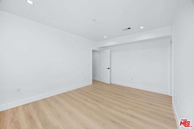 Building Photo - 3207 W 18th St